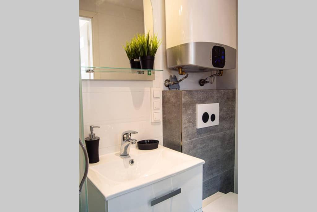 O & O Apartment *